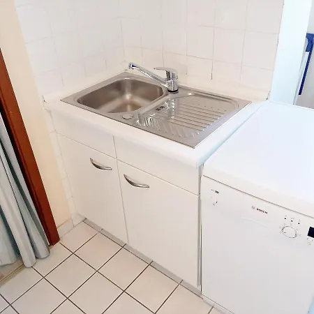 Apartment B10-002